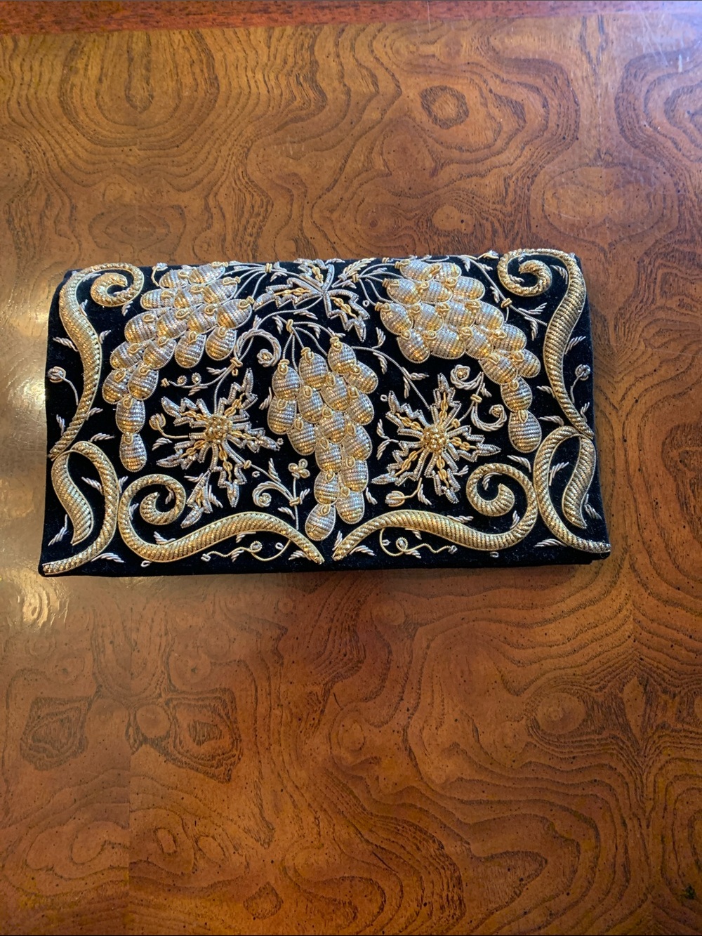 NWT stunning Vintage velvet 50’s Black Embroidered Evening Clutch w Gold Beading